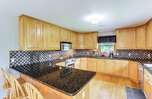 Swannanoa House | Mtn Views & Hot Tub: 6-Acre Blue Ridge Retreat!