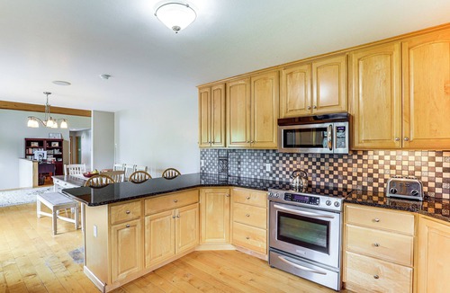 Swannanoa House | Mtn Views & Hot Tub: 6-Acre Blue Ridge Retreat!