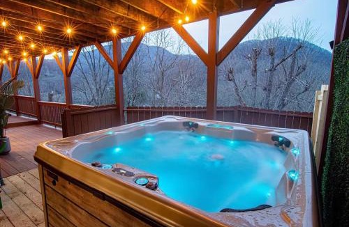 Waynesville House | Mtn Views, HotTub, Sauna, Outdoor Theater, FirePit