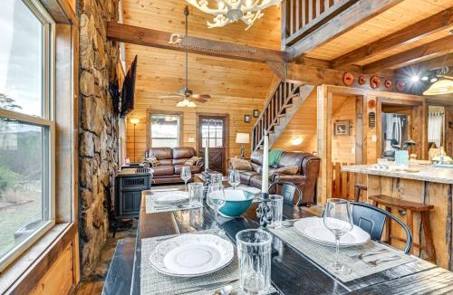 Franklin House | Mtn Views, Yard, and Fire Pit Multi-Level Cabin