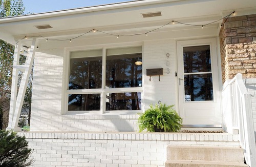 Downtown House | Mulberry on Bragg - Curated stay minutes from downtown