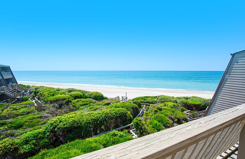 Pine Knoll Shores Condo | Multi-Level, Oceanfront Condo in Pine Knoll Shores w/Free WiFi, Shared Pool
