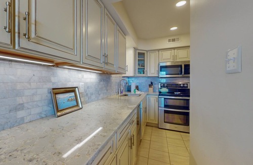 Pine Knoll Shores Condo | Multi-level, oceanfront condo with WiFi, W/D, & community pool/tennis courts