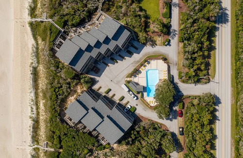 Pine Knoll Shores Condo | Multi-Level Oceanfront Condo gives everyone a chance to spread out!
