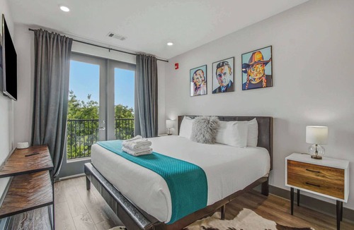 Rolling Mill Hill Condo | Muse Centrally located Nashville home near hot spots with elevator & central AC