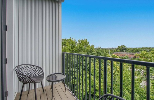 Rolling Mill Hill Condo | Muse Centrally located Nashville home near hot spots with elevator & central AC