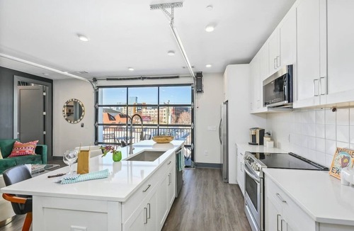 Rolling Mill Hill Condo | Muse | City-view third-floor condo with private balcony & AC
