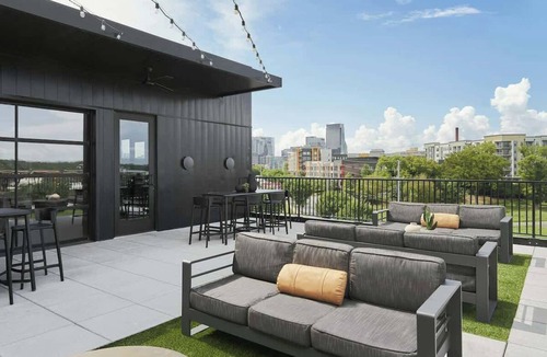 Rolling Mill Hill Condo | Muse | Classy downtown condo with AC, rooftop lounge & fitness room