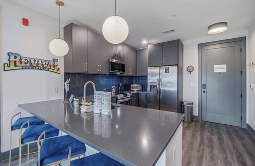 Rolling Mill Hill Condo | Muse | Rockstar downtown condo with private balcony, central AC & gym