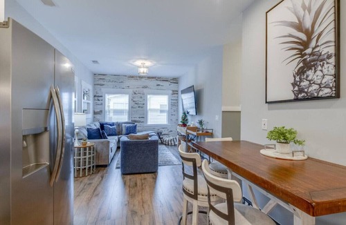 Woodbine House | Music City Charmer - Tons of Beds- 30 Day Minimum