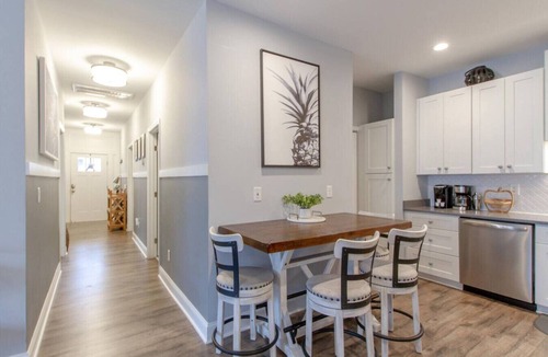 Woodbine House | Music City Charmer - Tons of Beds- 30 Day Minimum