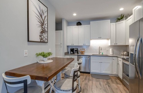 Woodbine House | Music City Charmer - Tons of Beds- 30 Day Minimum