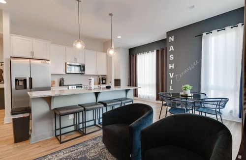 Nashville Villa | Music Valley Pad: Rooftop | 5 Min to Opry