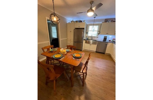 Tuxedo Cottage | My Happy Place at Lake Summit. Fenced Yard. Fire pit. Pets Welcome.
