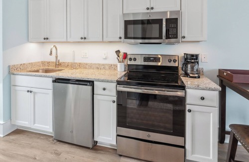 Historic Downtown Manteo Apartment | Myrtle's Retreat* Walk to Festival Park & Downtown