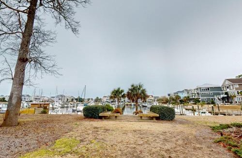 St. James Apartment | Mystic Marina, 204A