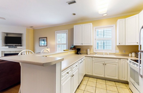 St. James Condo | Mystic Marina A&B: Spacious condo with marina & Intercoastal views, screened-in balconies, W/D & AC