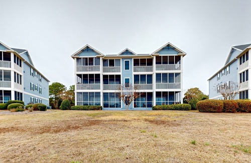 St. James Condo | Mystic Marina A: Spacious condo with marina, pool access, streaming & AC