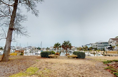 St. James Condo | Mystic Marina A: Spacious condo with marina, pool access, streaming & AC