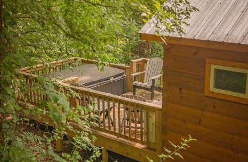 Lookout Valley Neighborhood Association House | Nana Cabin Tiny Log Home Comfort In Rustic Bliss