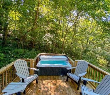 Lookout Valley Neighborhood Association House | Nana Cabin Tiny Log Home Comfort In Rustic Bliss