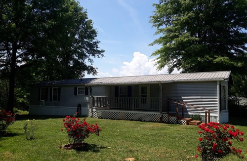 Pleasant Hill House | Nana's Place 5 min. off I-77 Stone Mtn. State Pk Cruise-ins, old cars
