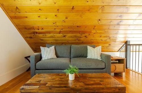 Nantahala Apartment | Nantahala River Luxury Escape-on the river!
