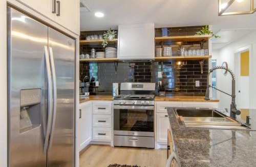 Woodbine House | NashOasis 10 Min to DT, Gameroom, Huge Yard