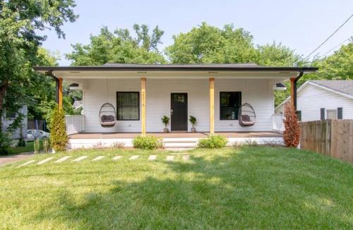 Woodbine House | NashOasis 10 Min to DT, Gameroom, Huge Yard