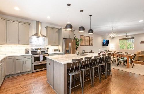 Historic Waverly House | Nashville Comfort-Sleeps 10-3 Mins to 12 South