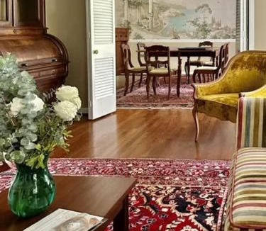 Hillwood House | Nashville Elegance Enjoy Southern Comfort in Style