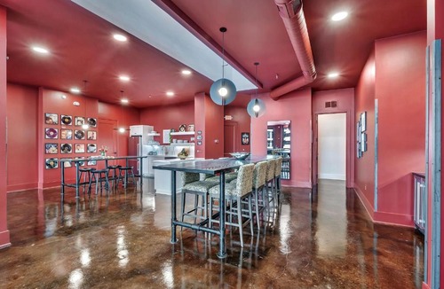 Downtown Nashville Apartment | Nashville Elvis Suite 4BR by Maddox Hotel
