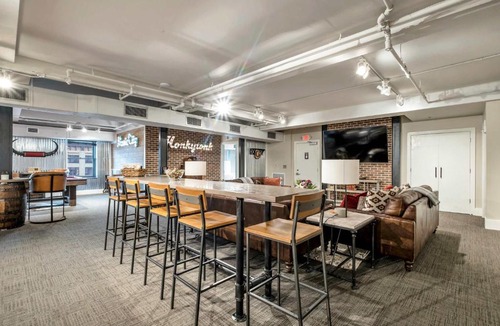 Downtown Nashville Apartment | Nashville Honky Tonk Suite 6 BR by Maddox Hotel