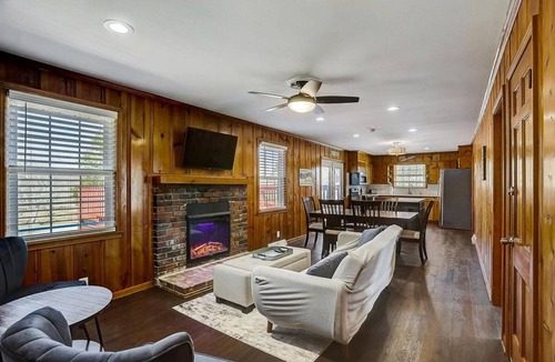 Hermitage House | Nashville: Quiet & Private Cabin. Pet friendly! Corporate/Midterm.