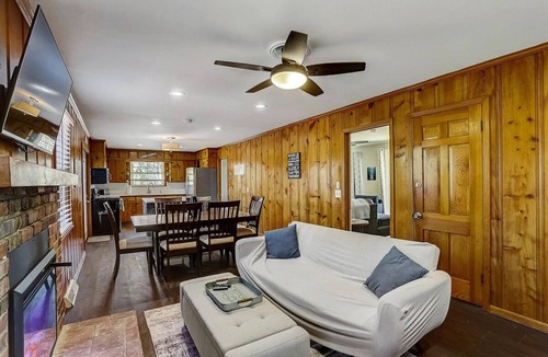 Hermitage House | Nashville: Quiet & Private Cabin. Pet friendly! Corporate/Midterm.