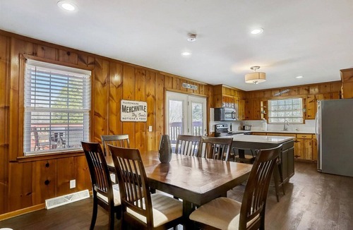 Hermitage House | Nashville: Quiet & Private Cabin. Pet friendly! Corporate/Midterm.