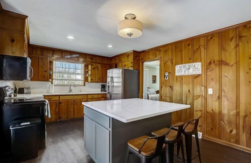Hermitage House | Nashville: Quiet & Private Cabin. Pet friendly! Corporate/Midterm.
