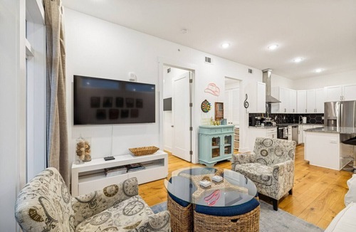 Inglewood Condo | Nashville Scene Suite in Chic East Nash, 12 min to Broadway!
