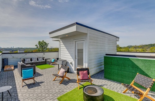 Haynes Area House | Nashville Townhome w/Rooftop Balcony & Game Room!