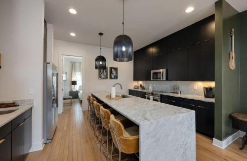 Nashville House | Nashvista Townhome Downtown Views 10 Comfy Beds
