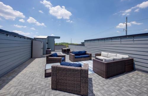 Nashville House | Nashvista Townhome Downtown Views 10 Comfy Beds