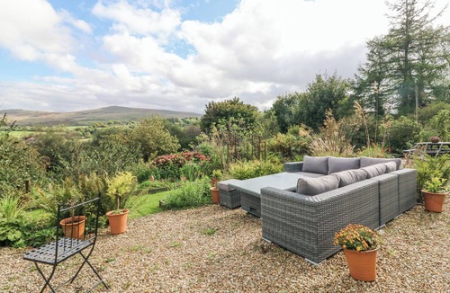 Okehampton Cottage | NATTADEN @ FOURWINDS, pet friendly, with a garden in Okehampton