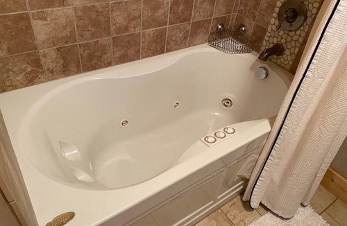 Cedar Hill House | Natureview Hideaway Deluxe Apt in Cashiers