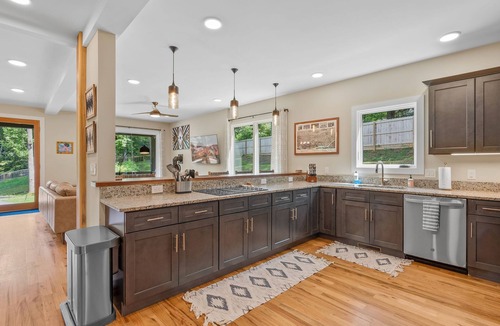 Mills River House | Near Asheville!Hot Tub~Fire Pit~BBQ! PWR+H20