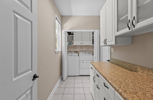 Cary House | Near Downtown Cary and Raleigh - 5 room King beds, walking distance to Bond Park