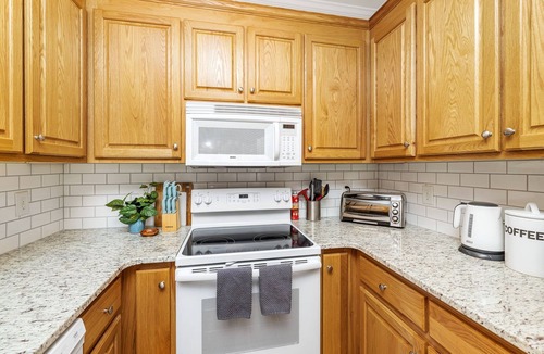 Cary House | Near downtown Cary & RDU. Easy access to Raleigh, Durham and local venues.