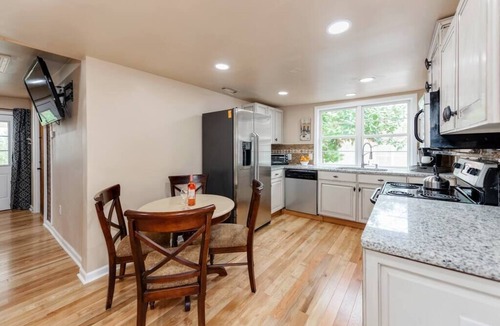Waxhaw House | Near Downtown Waxhaw Mellow Yellow Suite A