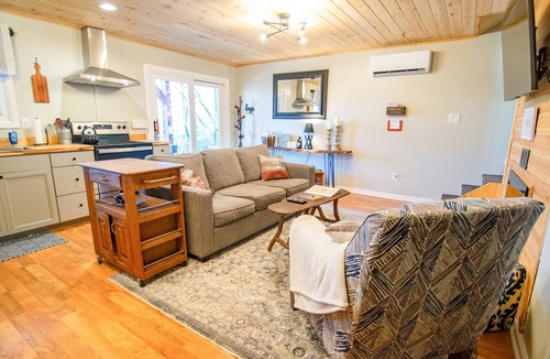 Lake Toxaway Cabin | Near Gorges State Park & Waterfalls, Peaceful & Modern