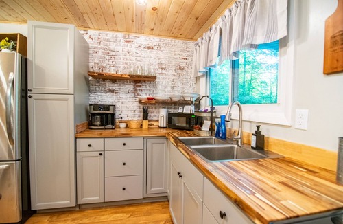 Lake Toxaway Cabin | Near Gorges State Park & Waterfalls, Peaceful & Modern