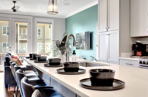 Eighth Avenue House | Near Gulch 12 South Book Luxury Now